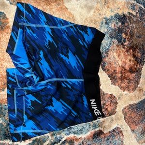 Blue pattered Nike shorts in XS